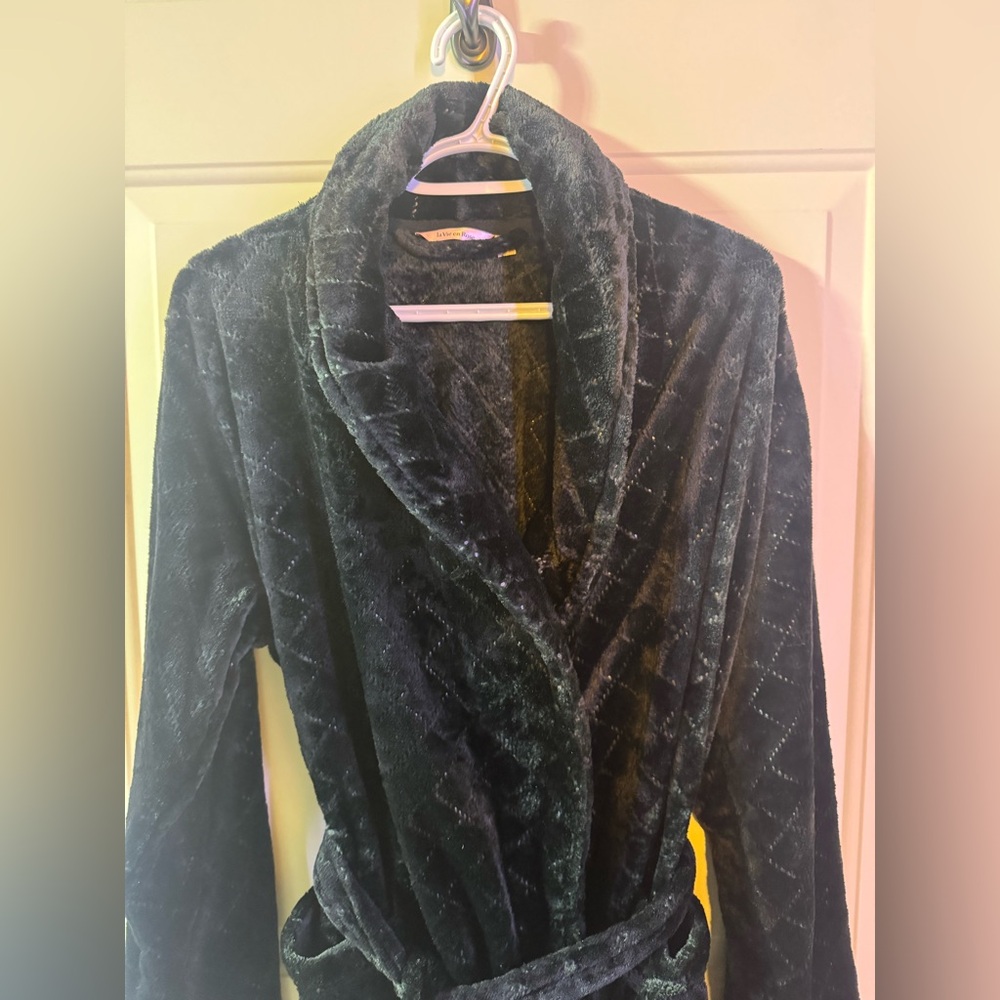 La Vie En Rose Soft Plush Robe- medium - Picture 10 of 15